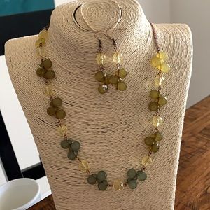 3/$10 NEW green necklace & earrings set